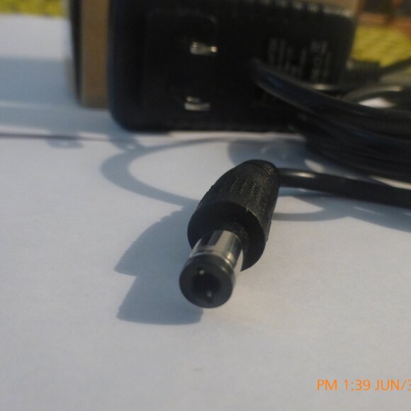 Power Adapter RXW-0698-0502000-E Input AC100-240V-0.5A Output DC5V-2000mA - Picture 4 of 6